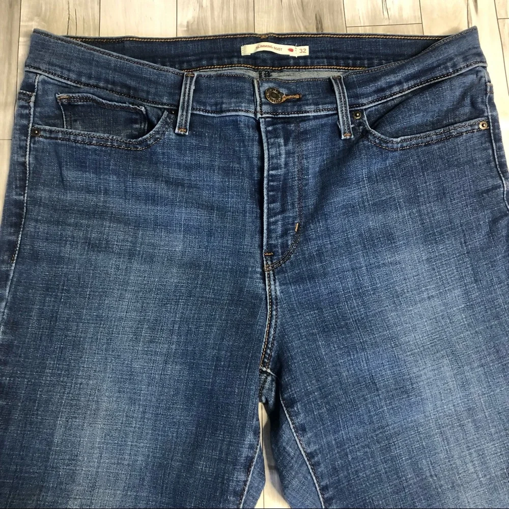 Levi’s Jeans Womens 32 Slimming Bootcut Denim Medium Wash Whiskered